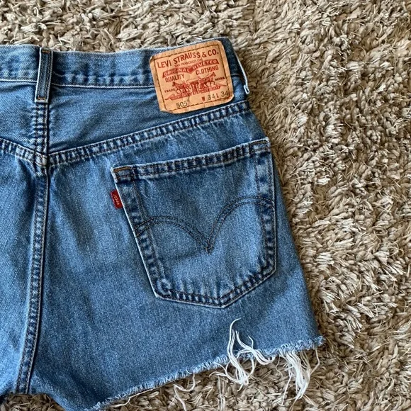 LEVI’S 505 Vintage Cutoff Jean Shorts - Picture 3 of 7